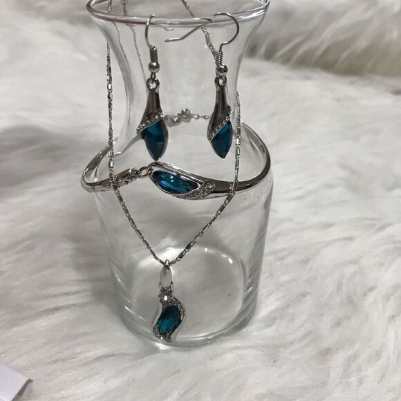 DELETING SOON Blue Rhinestone Bracelet Necklace Earrings Jewelry Set Bangle - Picture 6 of 7